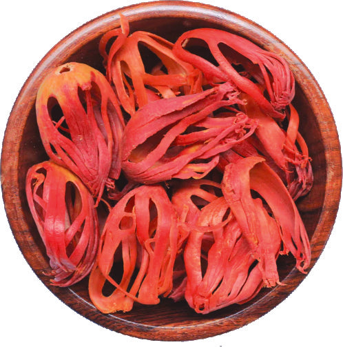 Mace (Javitri) in a wooden bowl
